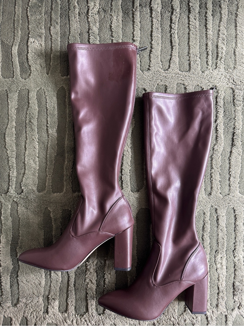Women's Knee-High Block Heel Boots in Brown